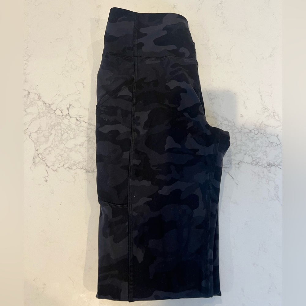 Lululemon WunderTrain 25” Pocket Leggings, Size 2